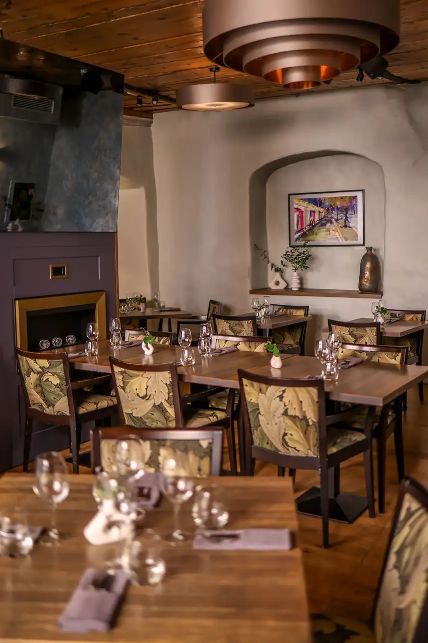 Rivquella Luxe Haven elegáns privát étkező belső tere
